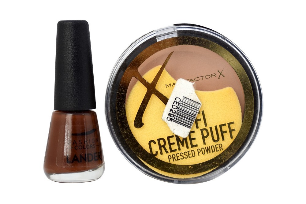 Esmalte Para Uñas Fashion Colo 1 Frasco 7 mL y Polvo Compacto Creme Puff Delu 1 Estuche 7 mL